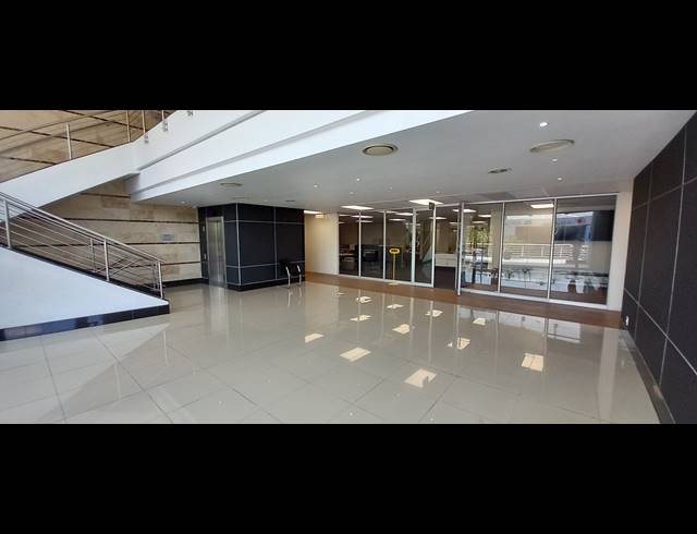 1,203M² OFFICE TO LET IN WOODMEAD